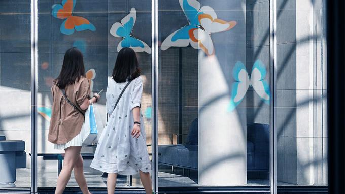 شفاف P3.91 Holographic LED Screen Full Color LED Display Screen Holographic Invisible Invisible LED Screen صفحه نمایش های روشن و روشن 1